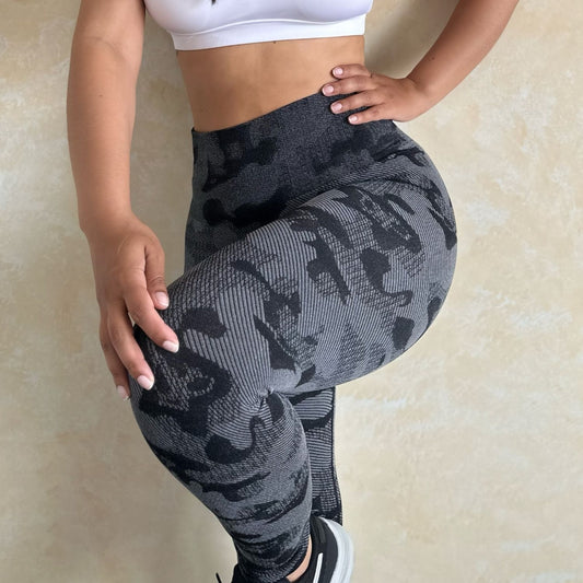 Women's High Waisted Seamless Camo Leggings, Black Grey Camouflage Print, Sculpting Stretch Workout Yoga Pants